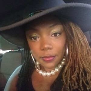 Meet your Posher, Shamika